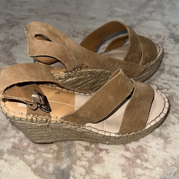 NWOB Dolce Vita Shayla Wedge Sandal Women's Size‎ 9.5 M Saddle Caramel Tan Suede - Picture 5 of 8